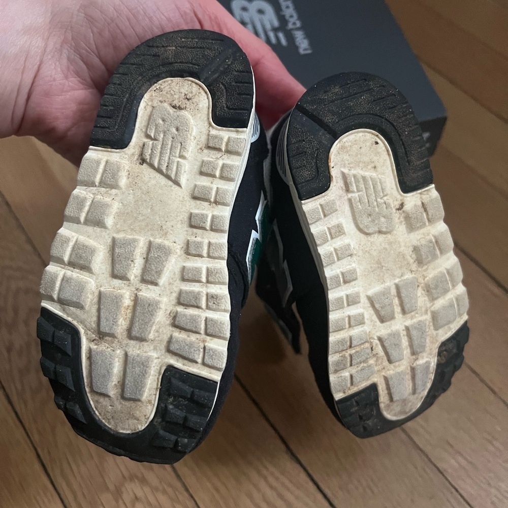 new-b 574 | New Balance Kids Black and White Hook N Loop Sneakers (Toddler 6) - Picture 7 of 8